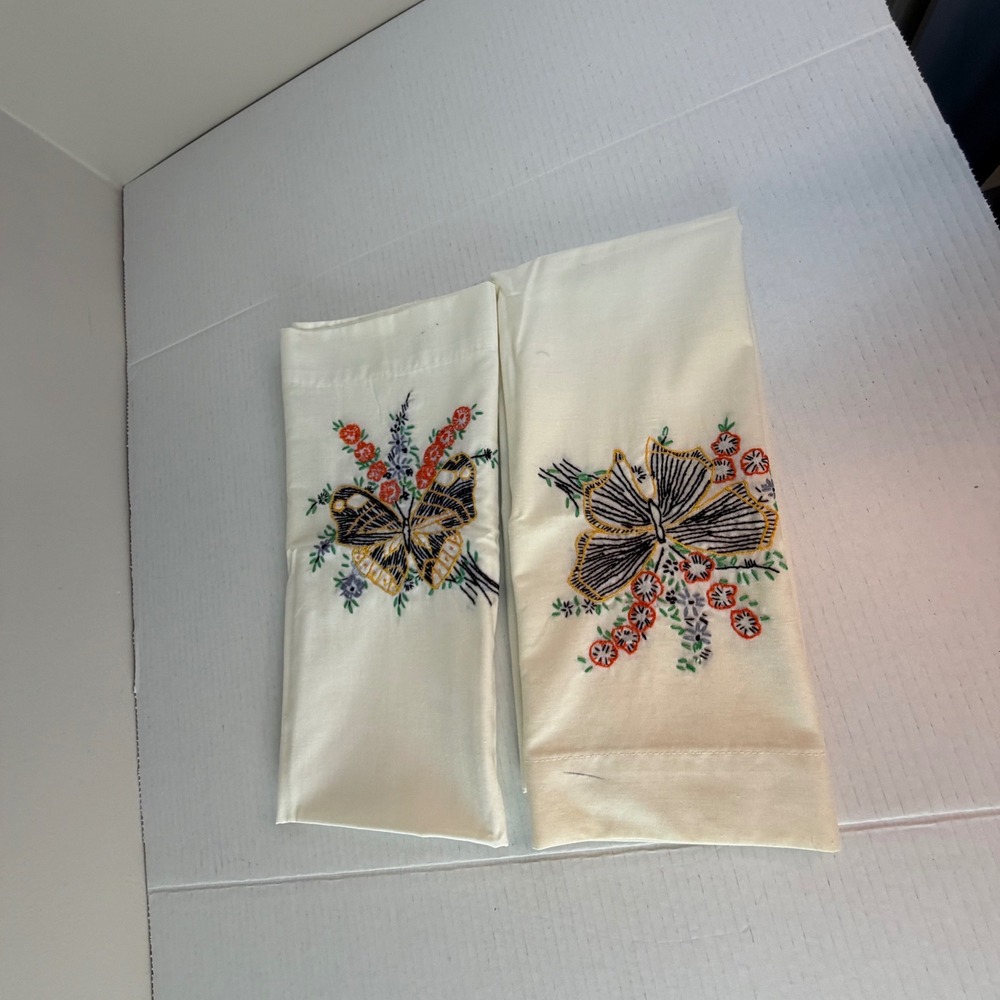 Vintage Kmart White Linen Floral Hand Embroidered 2PC Standard Pillow Case Set